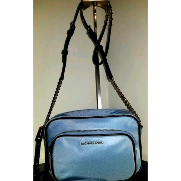 Michael Kors Leila Large Nylon Camera Bag NWOT 💙 - Picture 2 of 10